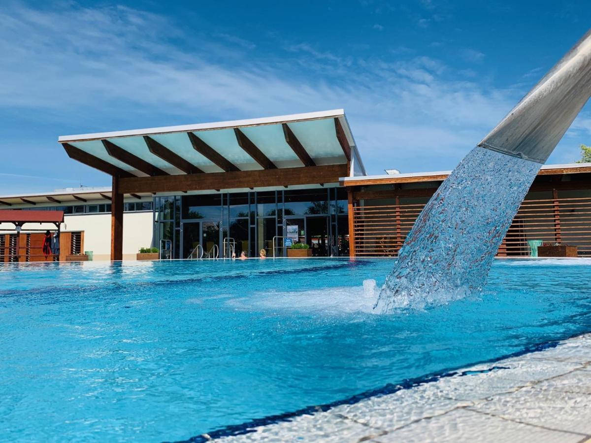 Barack Thermal Hotel And Spa Tiszakécske Exterior foto
